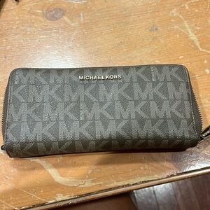 Michael kors wallet